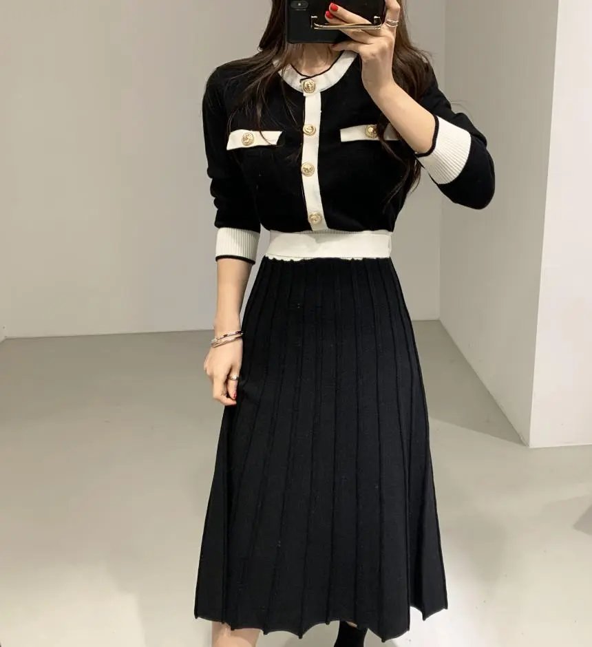 Long Sleeve O-neck  Pleated Dresses